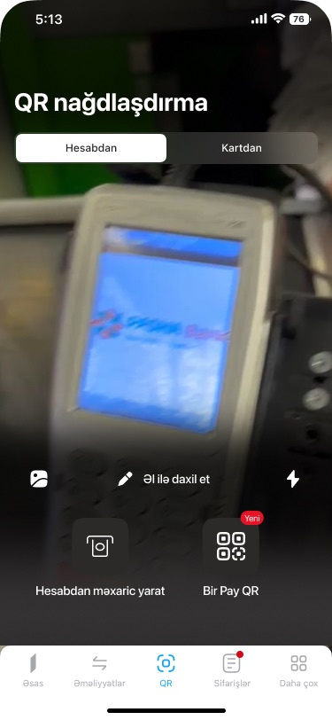Dark 'QR nağdlaşdırma' camera screen with account and card tabs, manual entry, and two actions below: create a cash-out code and Bir Pay QR